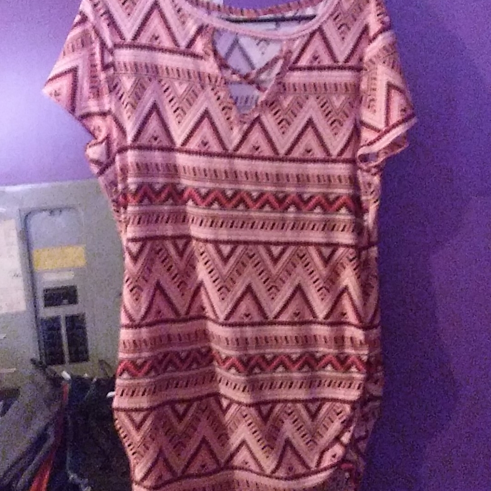 Woman's short sleeve tunic top